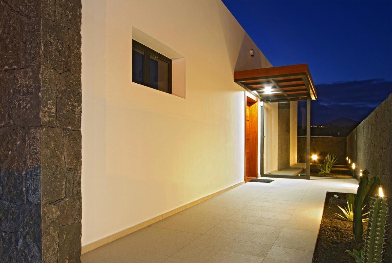 Luxury Los Mojones Villa Short Walk To Old Town Private Heated Pool Villa Los Mojones Angie Puerto Del Carmen Tías Exteriör bild