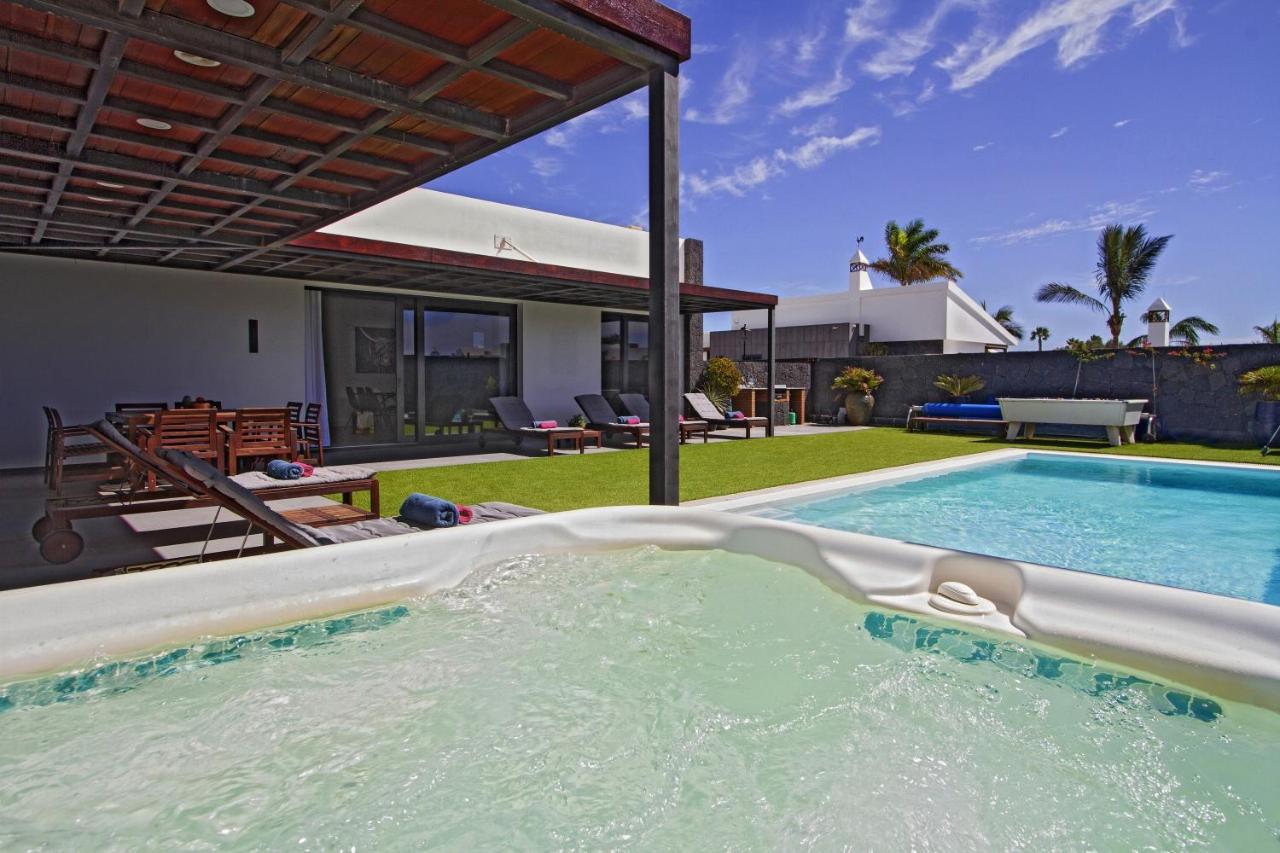 Luxury Los Mojones Villa Short Walk To Old Town Private Heated Pool Villa Los Mojones Angie Puerto Del Carmen Tías Exteriör bild