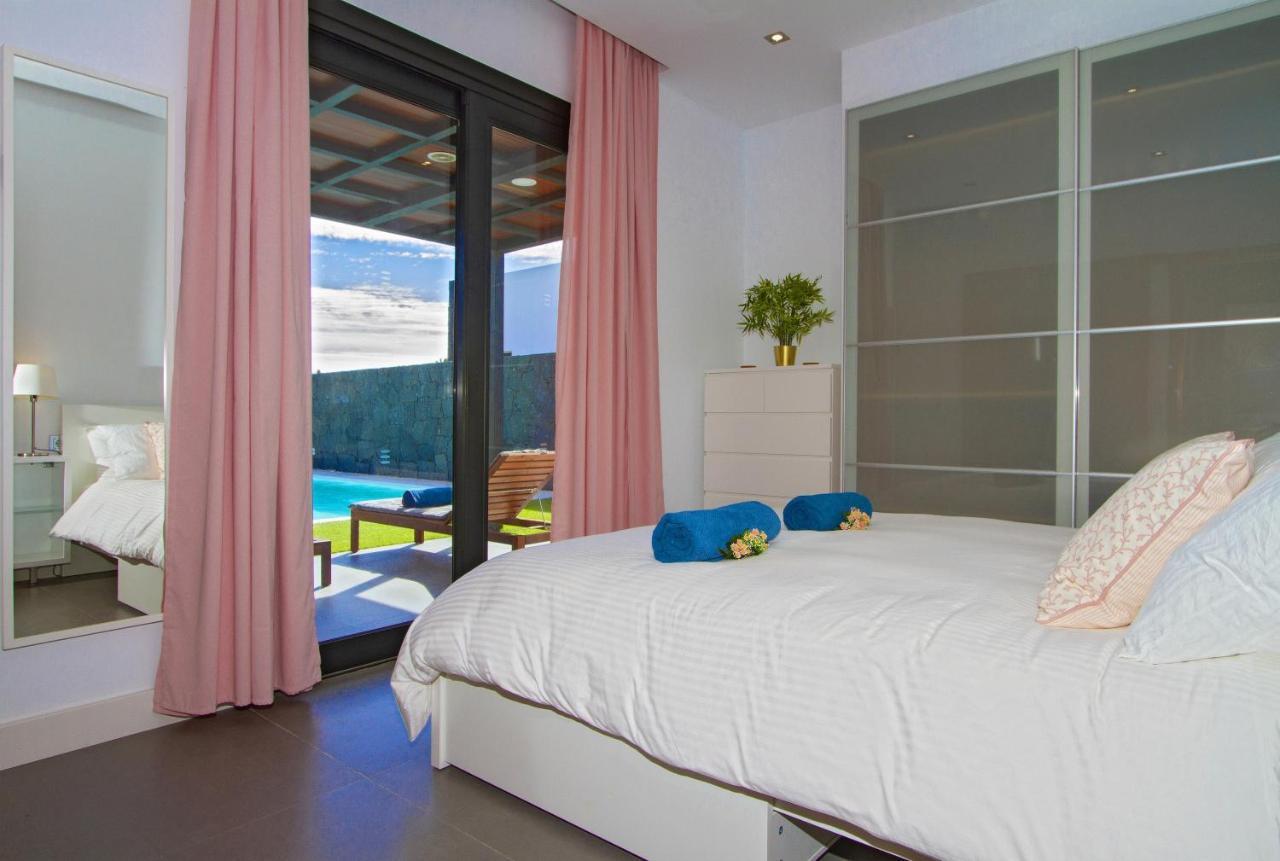 Luxury Los Mojones Villa Short Walk To Old Town Private Heated Pool Villa Los Mojones Angie Puerto Del Carmen Tías Exteriör bild